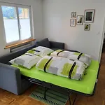 Les Petits Rosiers Apartment